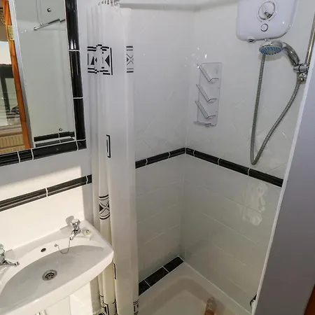 Castle Demesne House 펜션 클리프덴